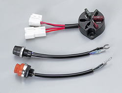 ヒューズボックス（上）／プッシュスイッチ（下）